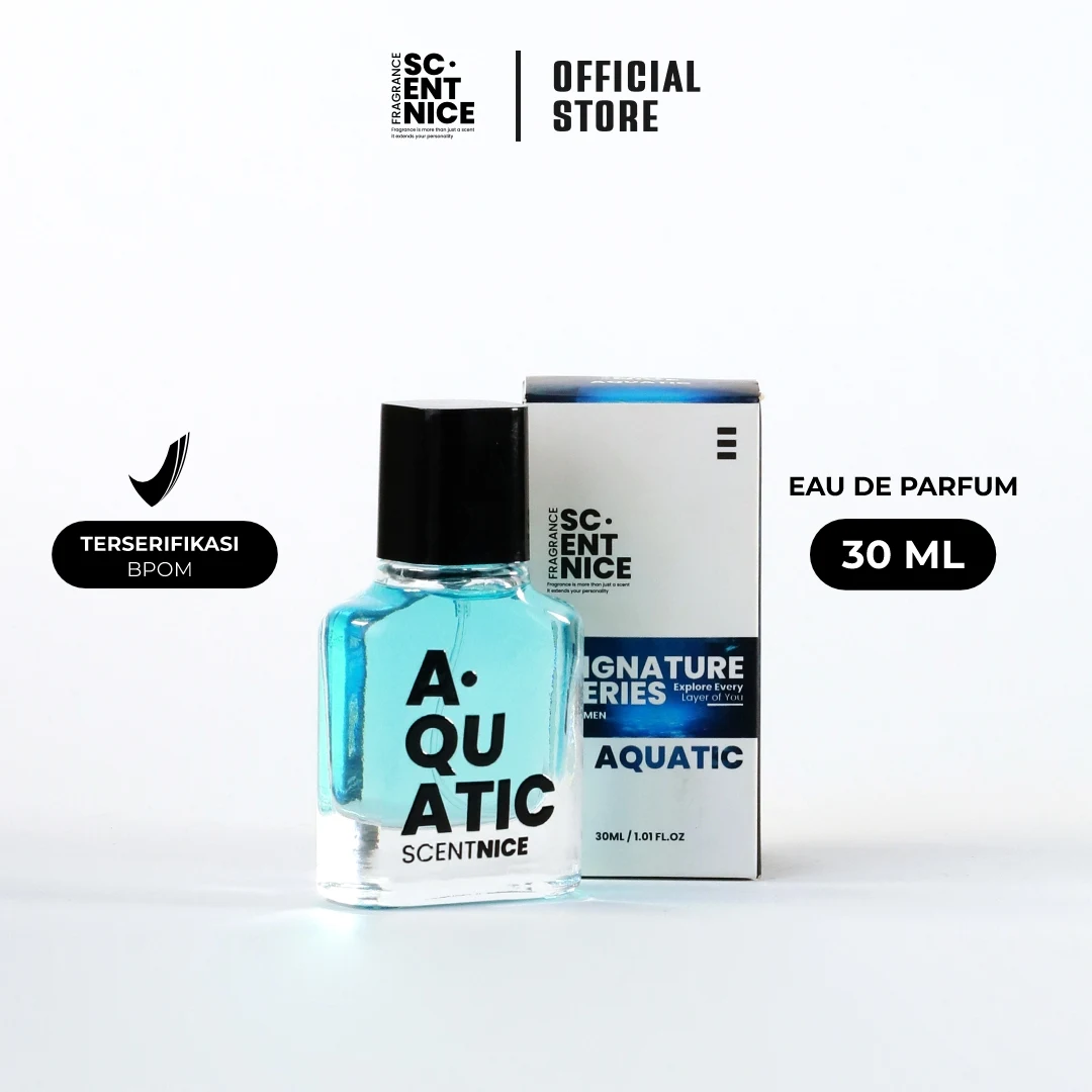 Foto close-up semprotan parfum 'Aquatic' yang halus